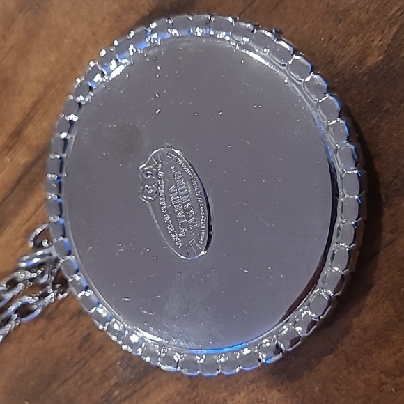 Tarina Tarantino - Hello Kitty - Large Pendant Necklace - Picture 3 of 3